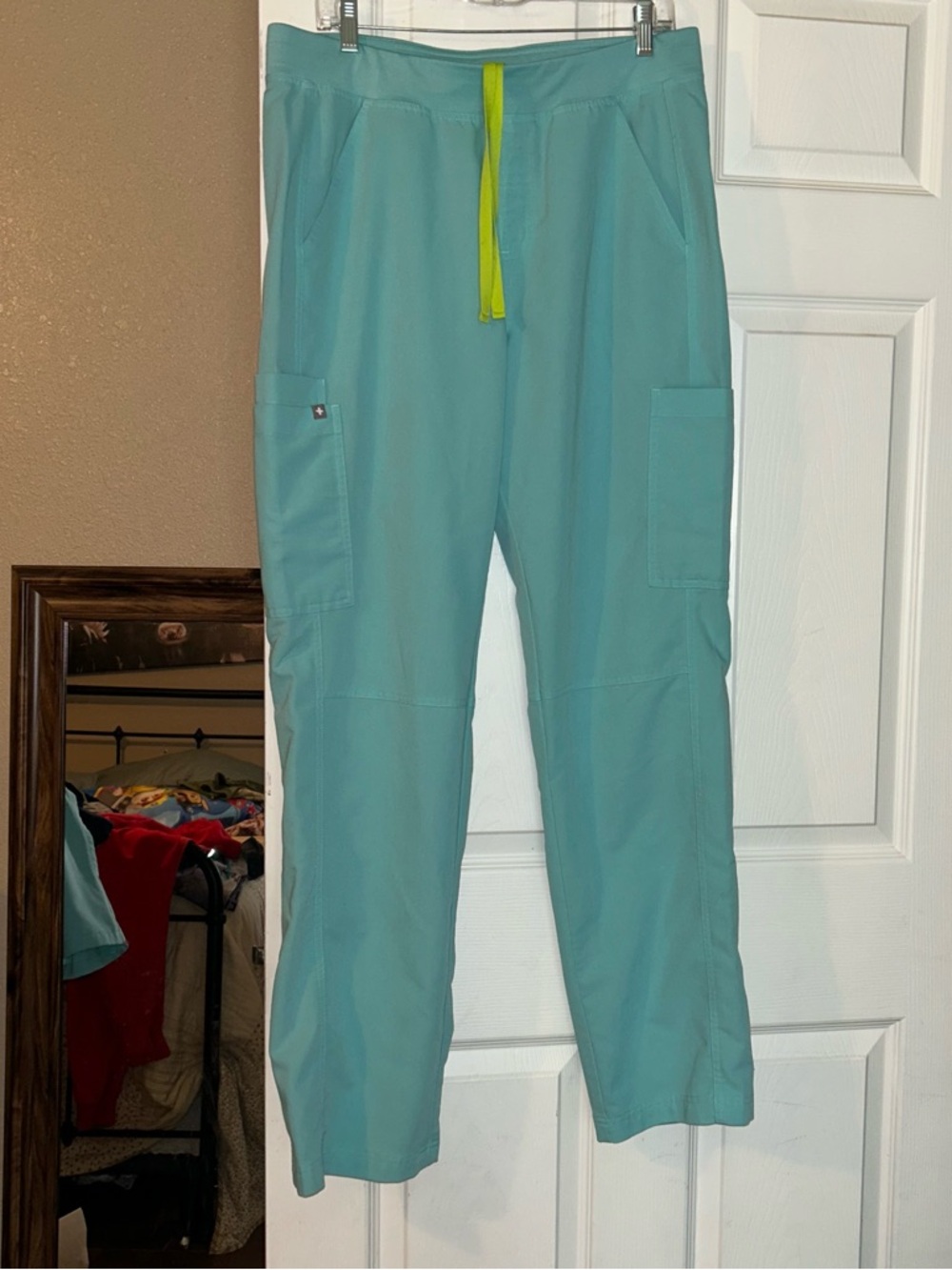 Men’s teal figs axim cargo straight leg scrub pants size large